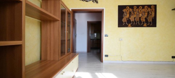 2 bedrooms Apartment in Cento, Italy No. 303596 3