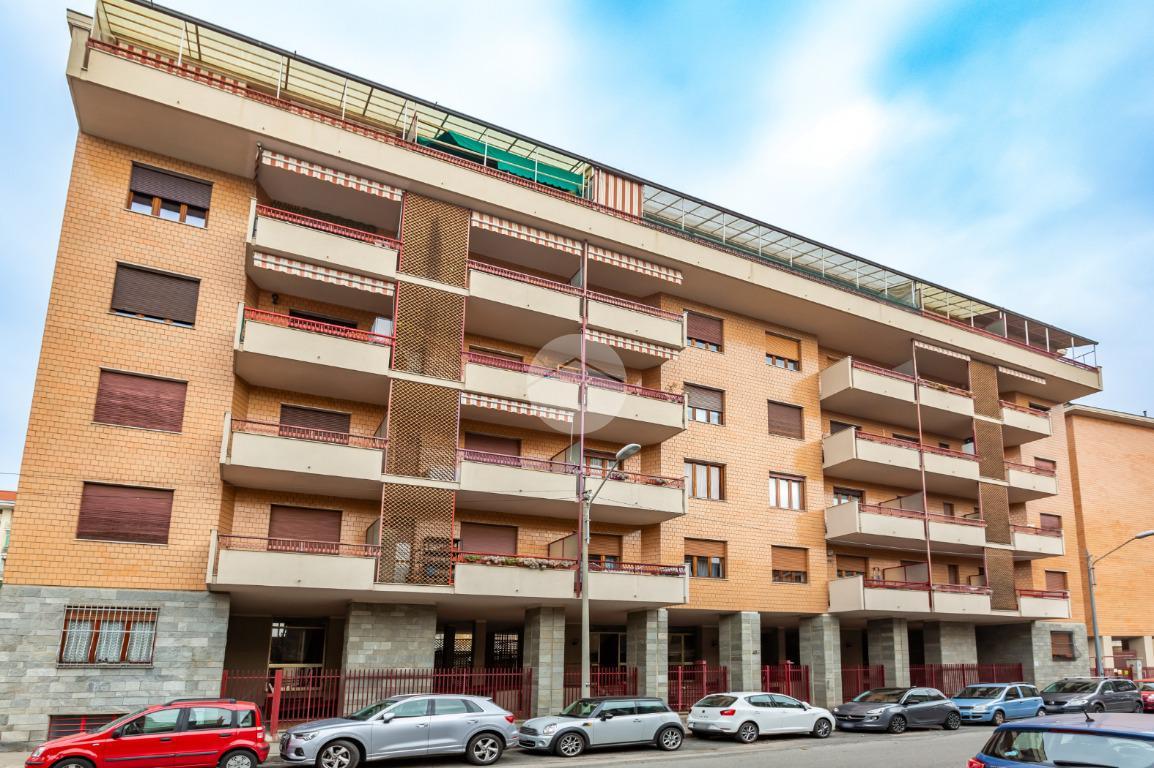 4 rooms Apartment in Turin, Italy No. 5704