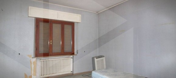 3 Schlafzimmer Wohnung in Santa Maria a Monte, Italy, Nr. 20387 11