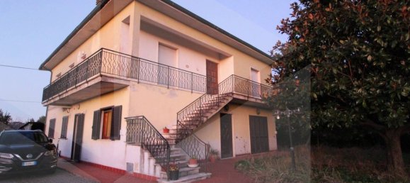 3 Schlafzimmer Wohnung in Santa Maria a Monte, Italy, Nr. 20387 2