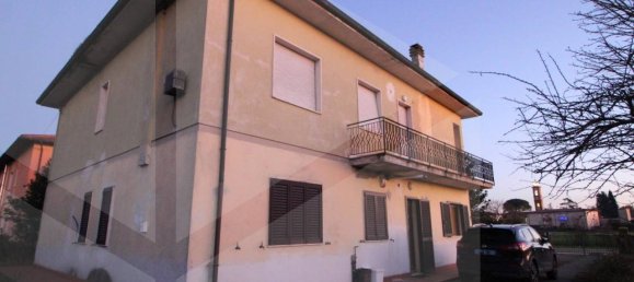 3 Schlafzimmer Wohnung in Santa Maria a Monte, Italy, Nr. 20387 8