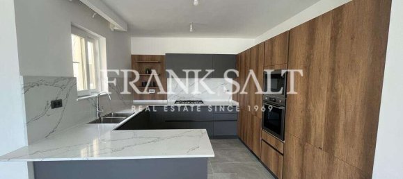 3 bedrooms Penthouse in Saint Julian's, Malta No. 10384 5