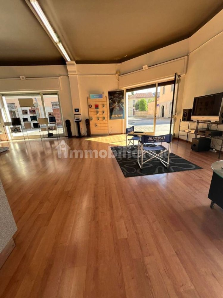 2غرفة عقار تجاري في Lissone, Italy رقم 348592