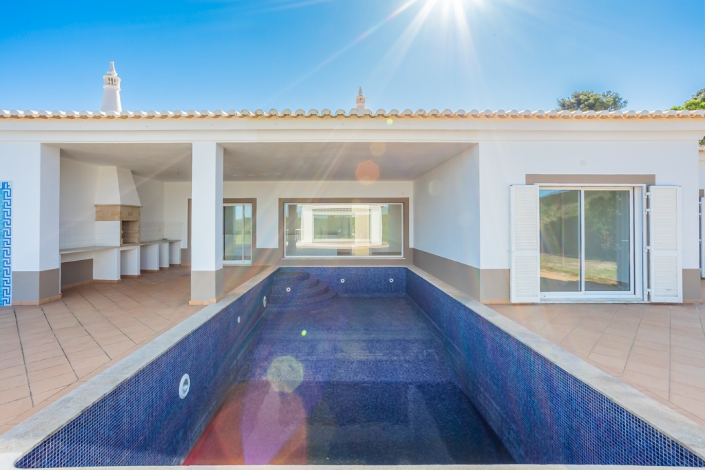 4 غرف نوم منزل في Budens, Portugal رقم 110331