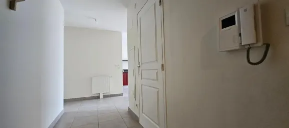 Apartamento de 2 dormitorios en Saint-Etienne, France No. 348244 3