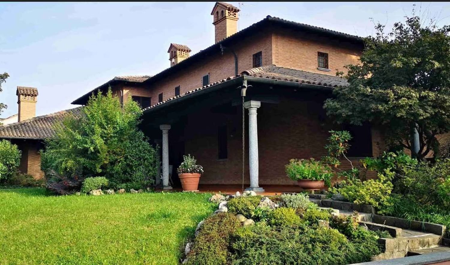 26 rooms Villa in Muggiò, Italy No. 3619
