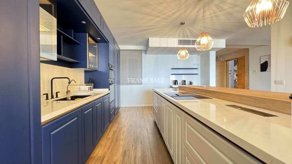 Квартира с 3 спальнями в Сент-Джулианс, Мальта № 5225