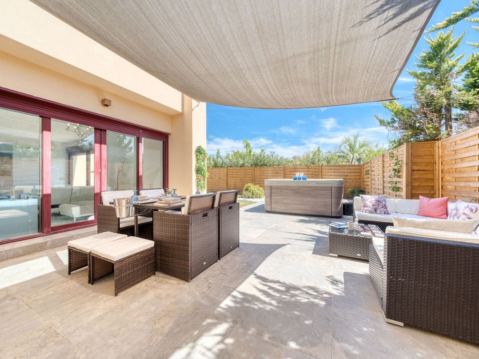 3 bedrooms Villa in Benahavis, Spain No. 238153