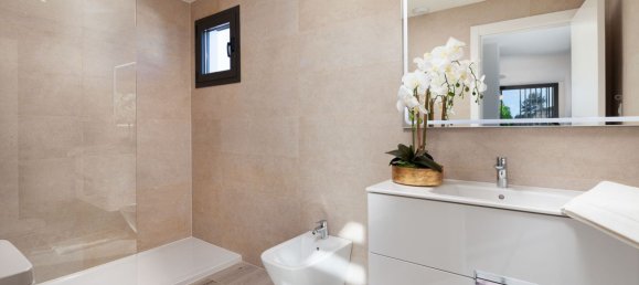 3 bedrooms Townhouse in San Roque, Spain No. 2883 12