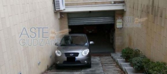 Propriété commerciale à Bari, Italy 600m² No. 269748 6