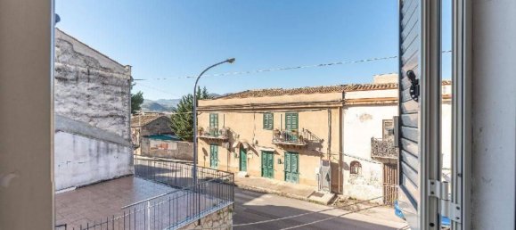 Дом с 4 комнатами в Палермо, Италия № 123600 16