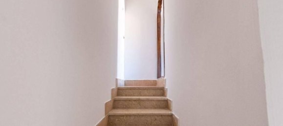 Дом с 4 комнатами в Палермо, Италия № 123600 2