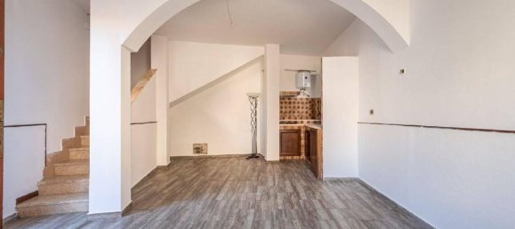 Дом с 4 комнатами в Палермо, Италия № 123600 5