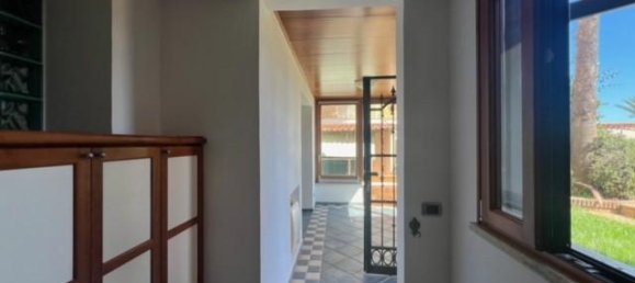 5 rooms Apartment in Anzio, Italy No. 33068 4