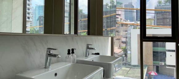 Кондоминиум  с 2 спальнями в Клонг Тоэй, Таиланд № 59628 10