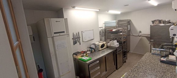 Gewerbliche Immobilie in Chinon, France 150m², Nr. 241156 9