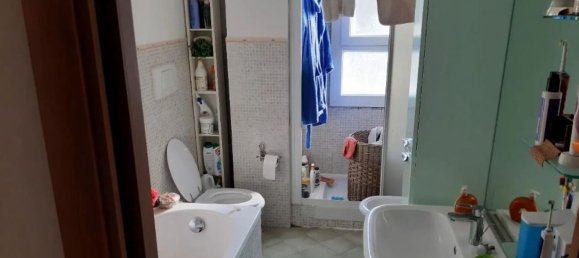 4 rooms Apartment in Livorno, Italy No. 41699 5