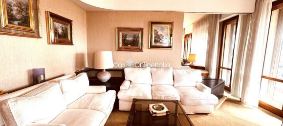 5 rooms Apartment in Florence, Italy No. 35413 5