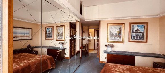 5 rooms Apartment in Florence, Italy No. 35413 12