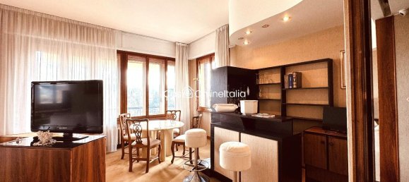 5 rooms Apartment in Florence, Italy No. 35413 2