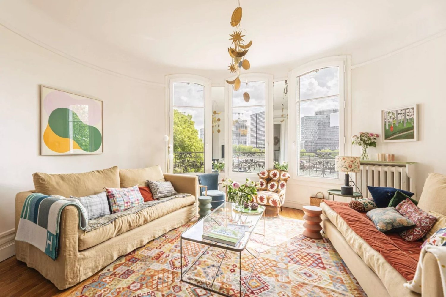 4 bedrooms Apartment in Paris, France No. 292020