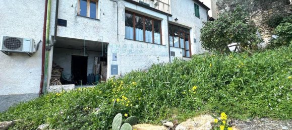 Casa de 7 habitaciónes en Arnasco, Italy No. 7634 11