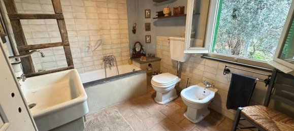 Casa de 7 habitaciónes en Arnasco, Italy No. 7634 45