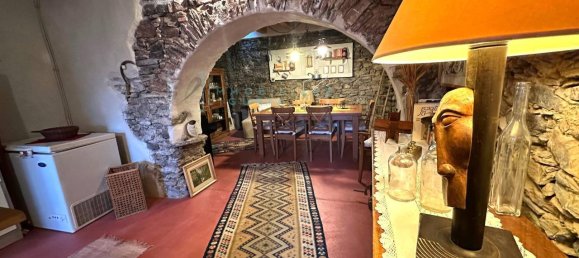 Casa de 7 habitaciónes en Arnasco, Italy No. 7634 42