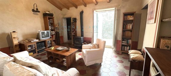 Casa de 7 habitaciónes en Arnasco, Italy No. 7634 15