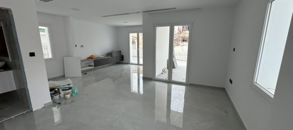 4 chambres maison de ville à vendre à Larnaka, Cyprus № 26077 10