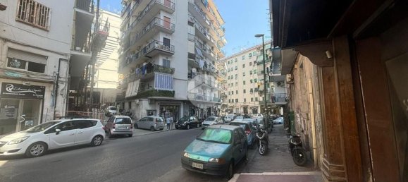  مستودع في Naples, Italy 250متر مربع رقم 103000 2