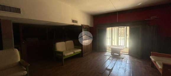  مستودع في Naples, Italy 250متر مربع رقم 103000 11