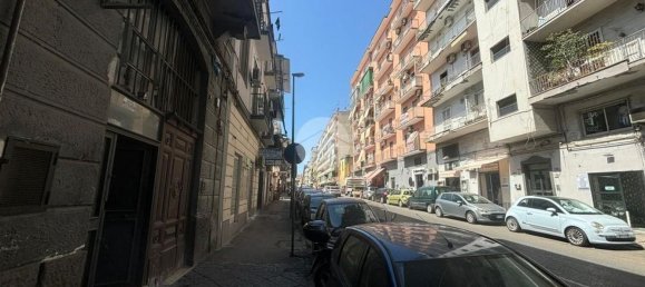  مستودع في Naples, Italy 250متر مربع رقم 103000 3