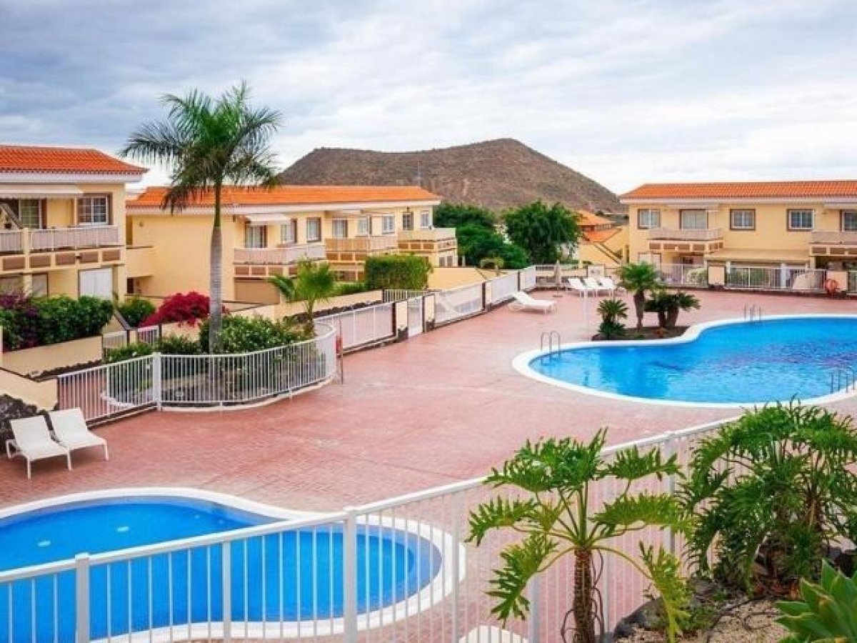 Apartamento de 2 dormitorios en Arona, Spain No. 70245