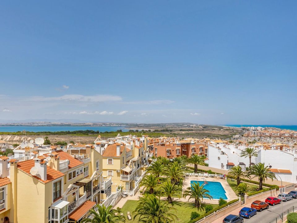 2 bedrooms Apartment in Torrevieja, Spain No. 275795