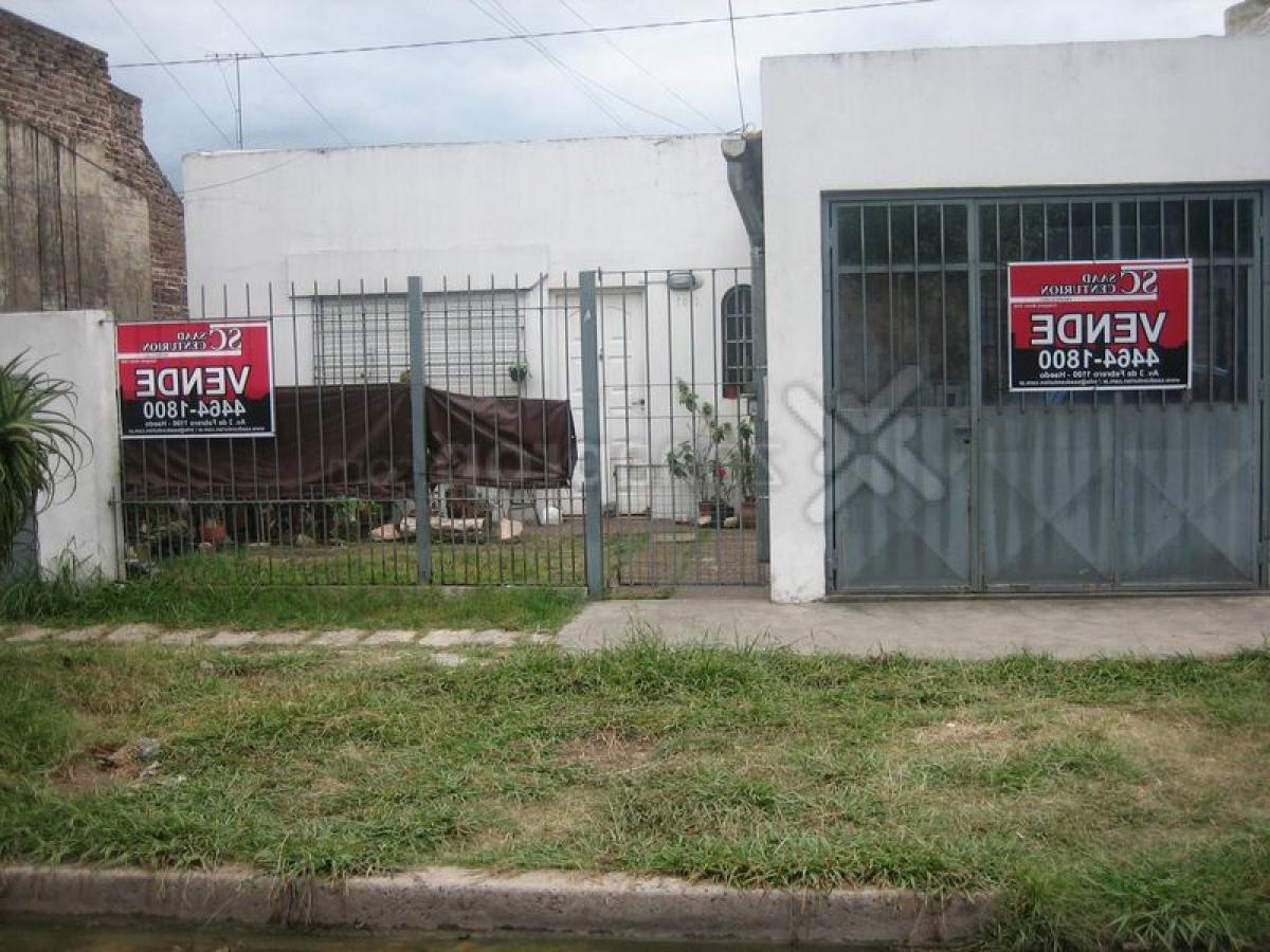 3 bedrooms House in Moron, Argentina No. 62095