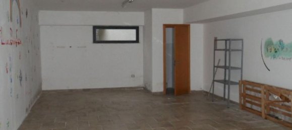 عقار تجاري في Catanzaro, Italy 134متر مربع رقم 374925 4