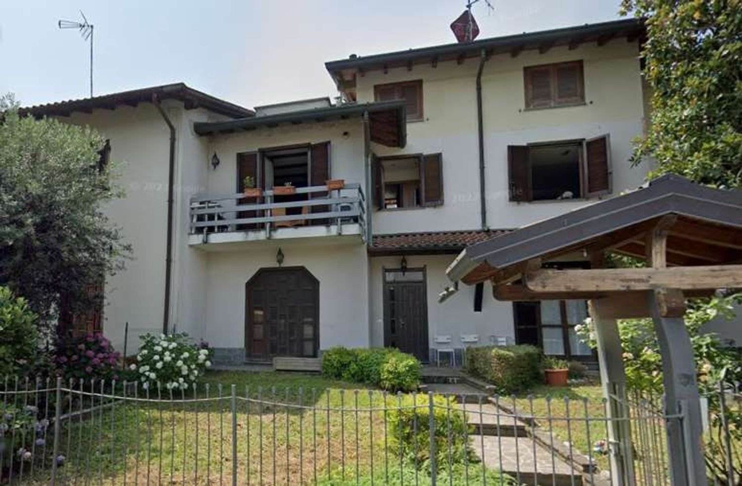 4 rooms Apartment in Merone, Italy No. 6771