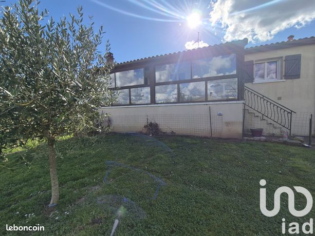 Casa de 5 dormitorios en Deux-Sevres, France No. 301900