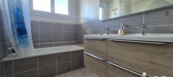 Casa de 5 dormitorios en Deux-Sevres, France No. 301900 2