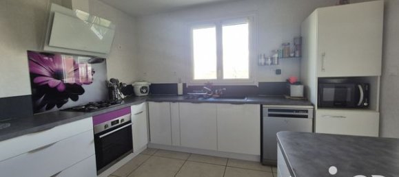 Casa de 5 dormitorios en Deux-Sevres, France No. 301900 12