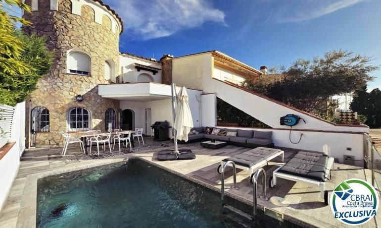 Casa de 3 dormitorios en Empuriabrava, Spain No. 209884