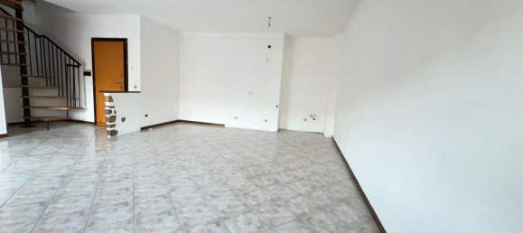 3غرفة منزل ذو طابقين في Fonte Nuova, Italy رقم 64550 3