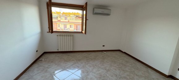 3غرفة منزل ذو طابقين في Fonte Nuova, Italy رقم 64550 12