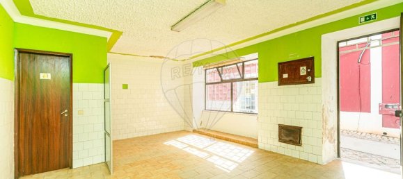 351m² Building in Lagoa, Portugal No. 60904 41