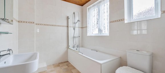 3 bedrooms House in London, United Kingdom No. 7661 4