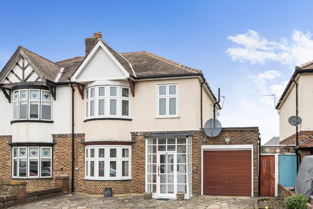 3 bedrooms House in London, United Kingdom No. 7661