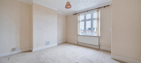 3 bedrooms House in London, United Kingdom No. 7661 3