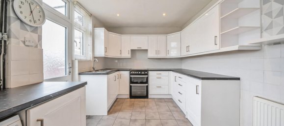 3 bedrooms House in London, United Kingdom No. 7661 18