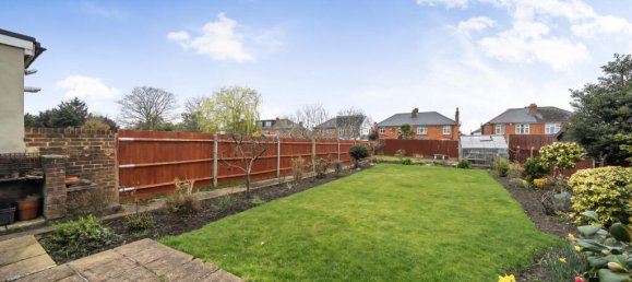 3 bedrooms House in London, United Kingdom No. 7661 5